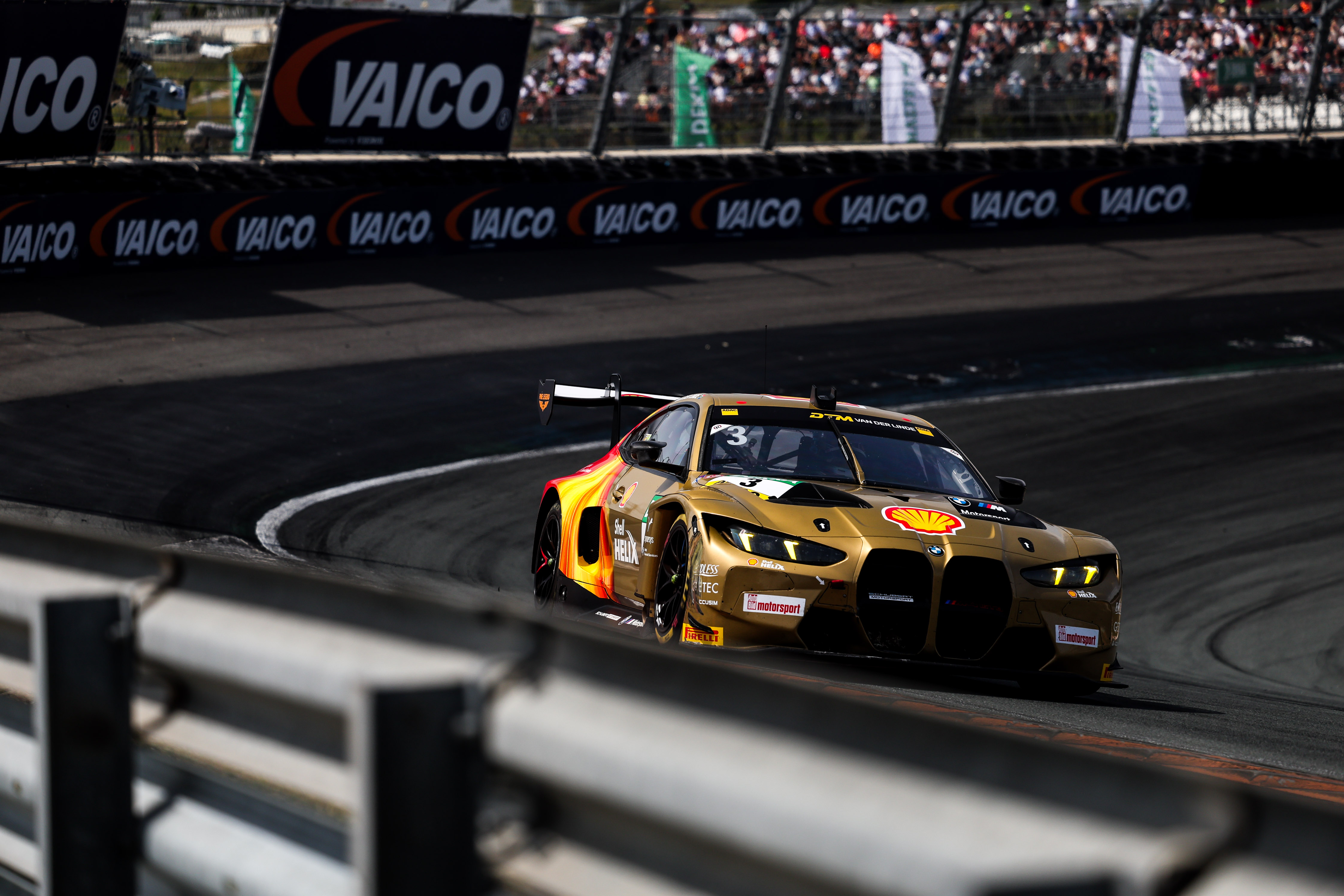 Van der Linde ovládá nedělní závod DTM na Zandvoortu