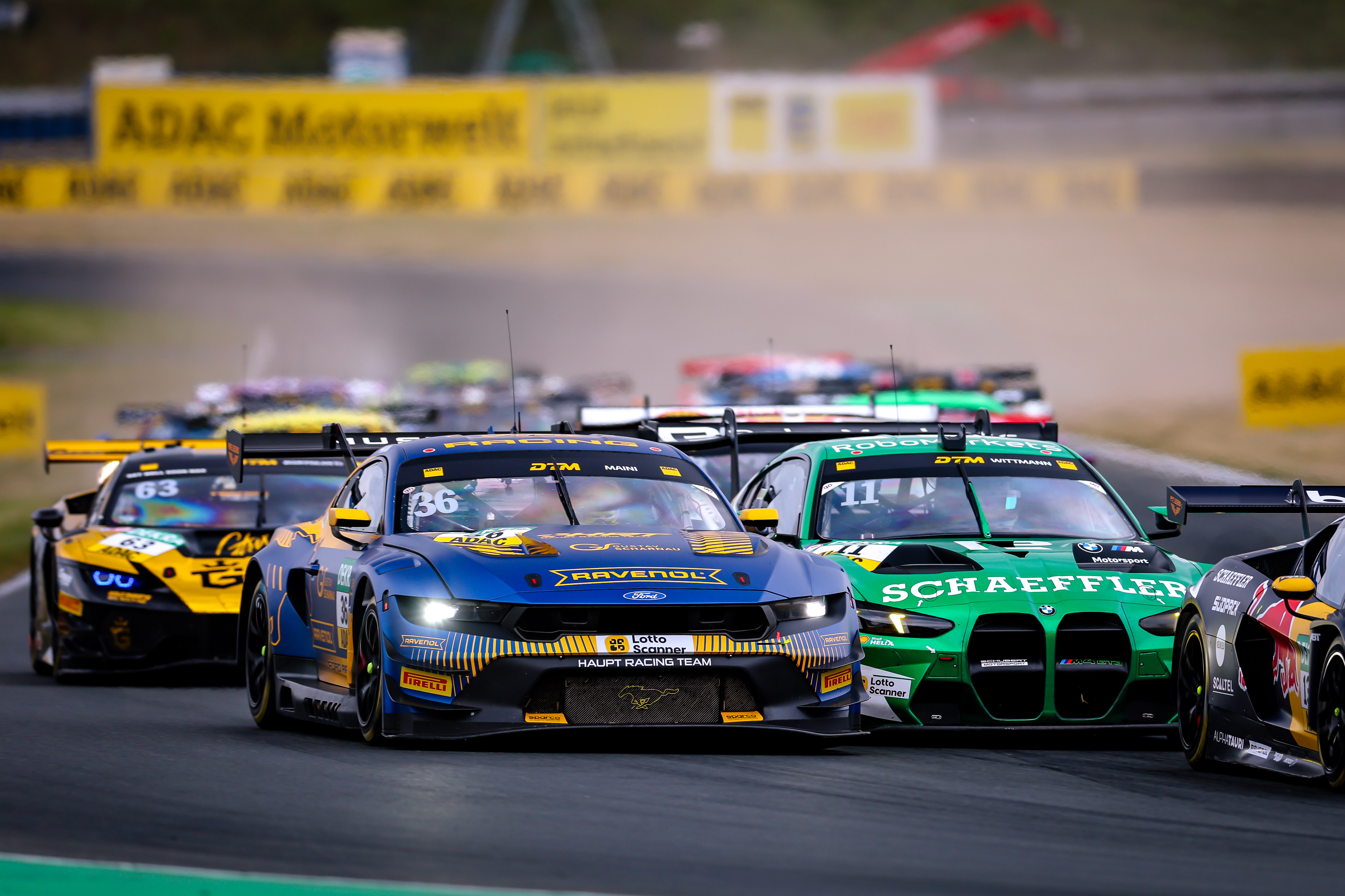 HRT nelegálně testovalo před DTM, oba piloty čeká trest průjezdu boxy