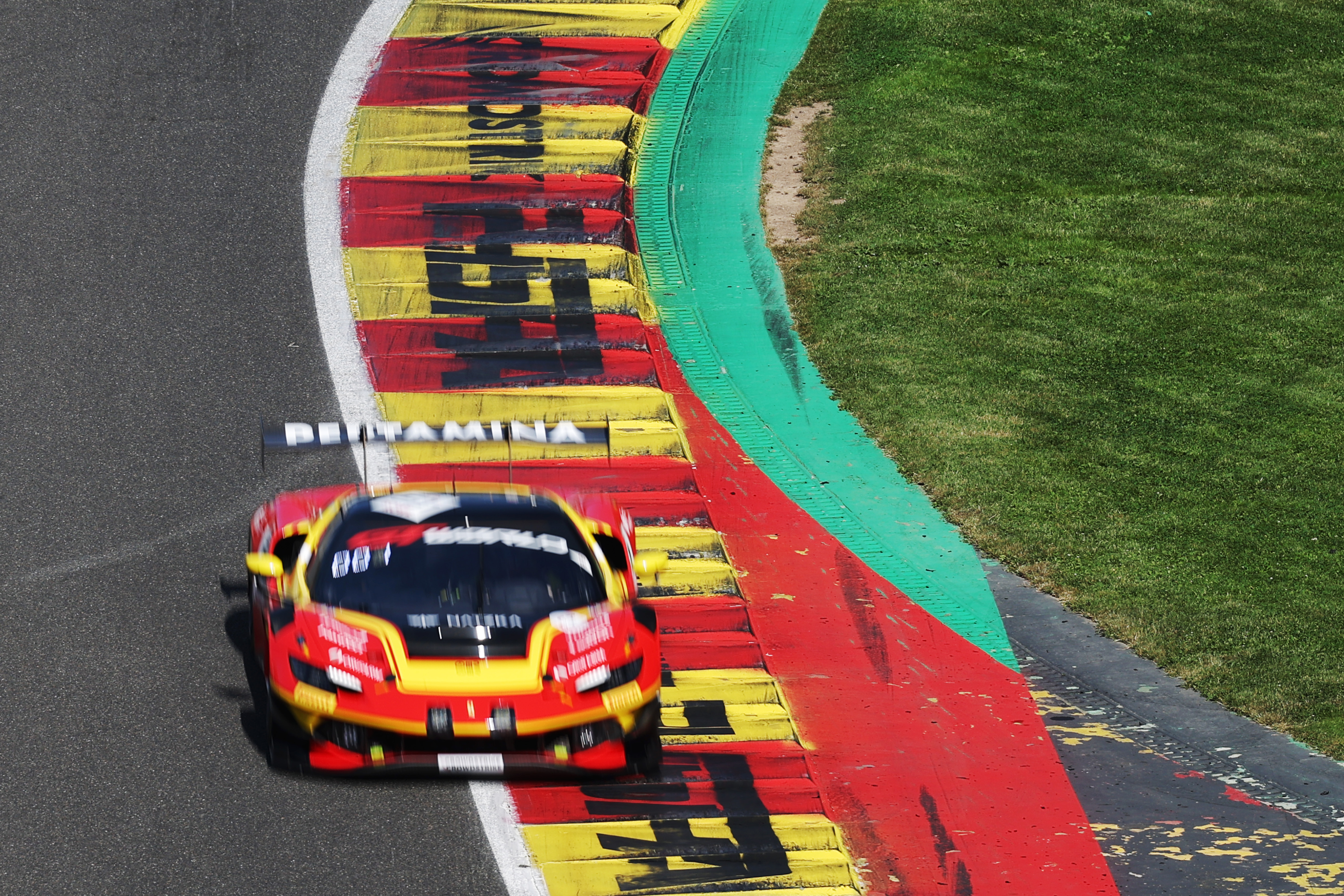 24H Spa: Alessio Rovera bere pole position