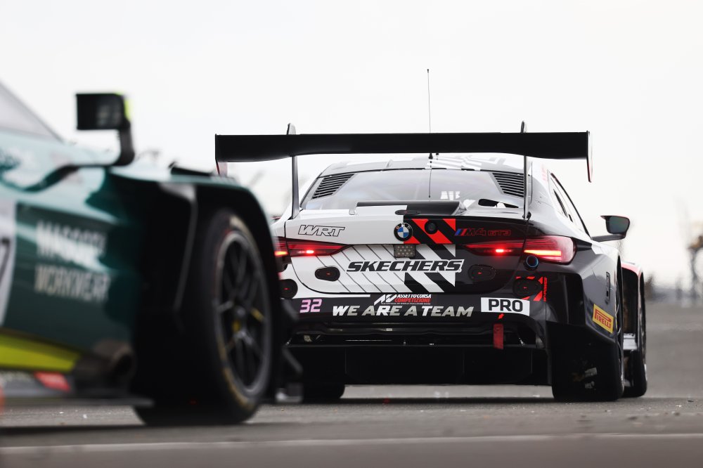 GTWC: Weerts a van der Linde vítězí, Rossi boural na startu