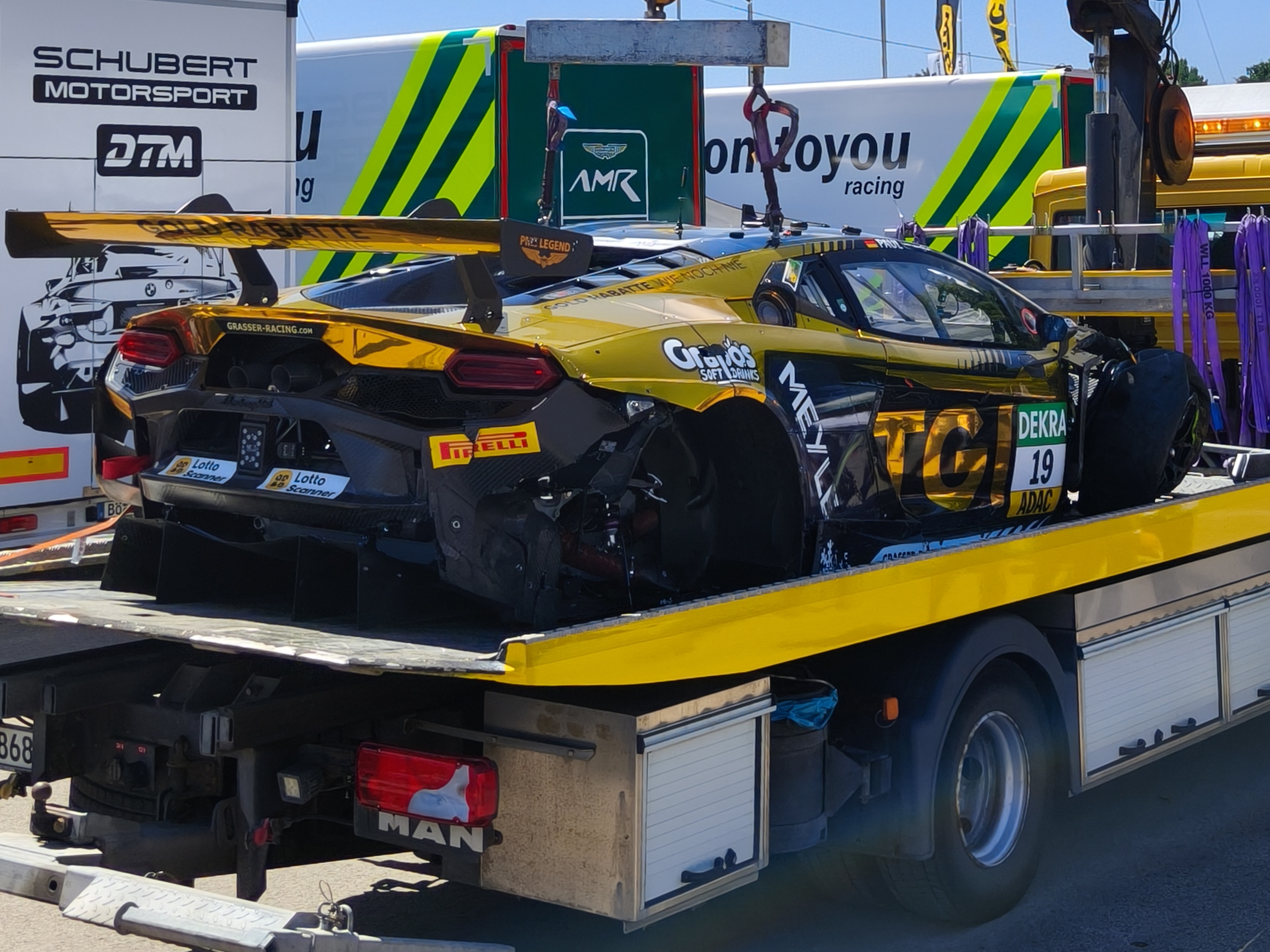 DTM: Paul má zlomenou nohu, van der Linde v pořádku