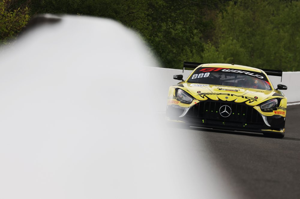 Mercedes dominoval pátečním testům GTWC Europe