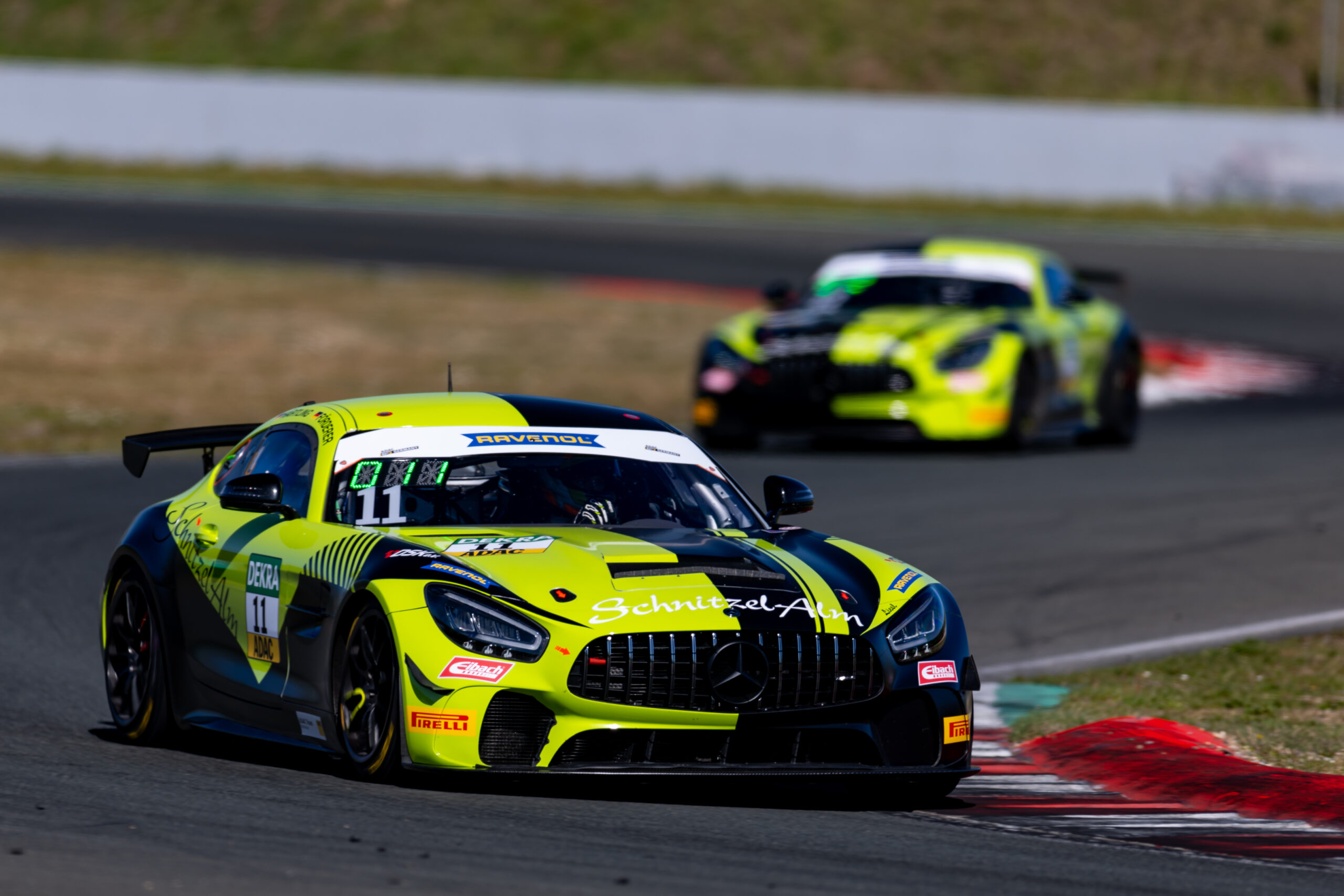 Piloti týmu SR Motorsport by Schnitzelalm, Enrico Förderer a Jay Mo Härtling, s nejlepším časem v předsezónním testu ADAC GT4 Germany