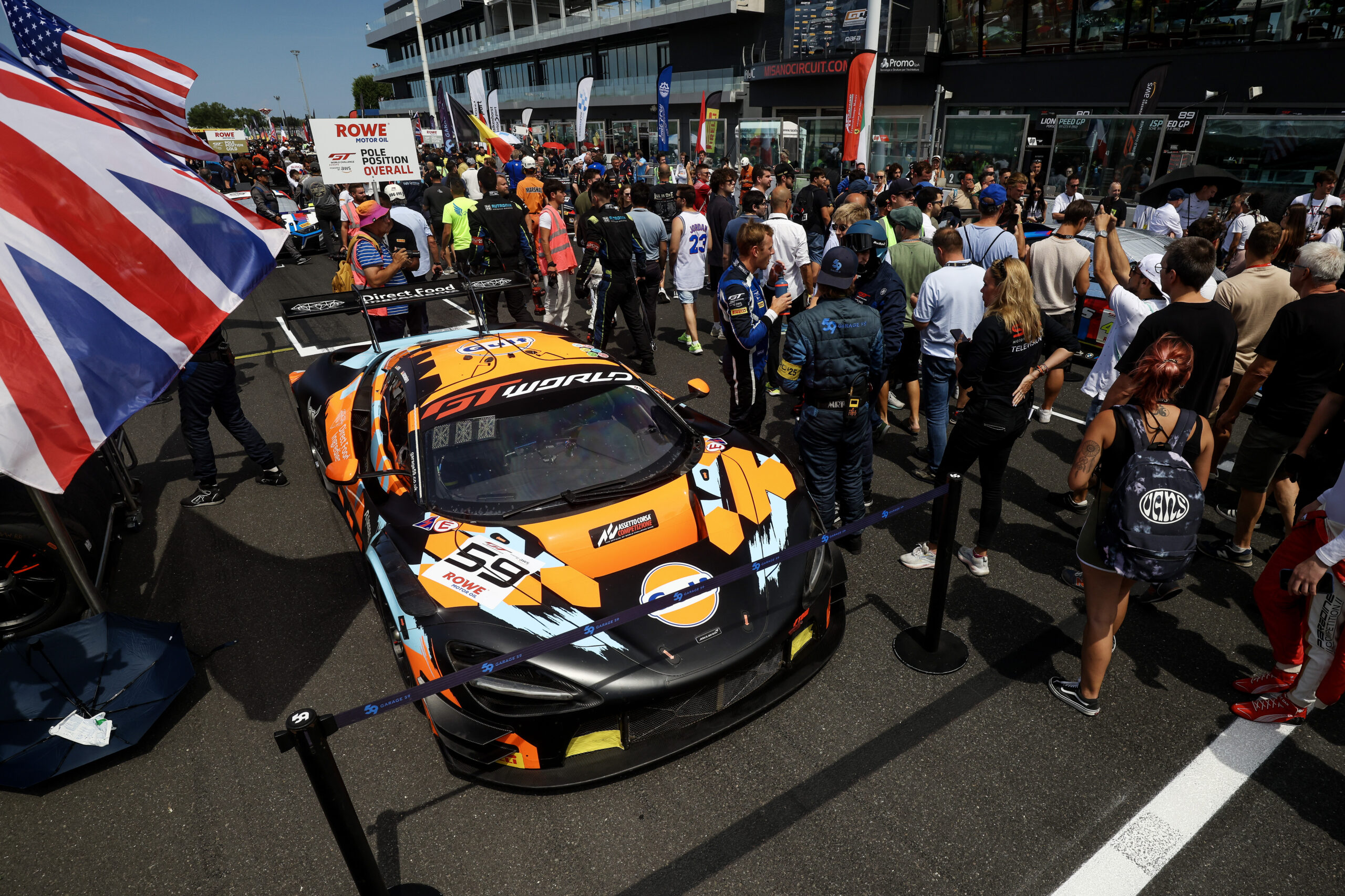 McLaren vyhrál sprintový závod GT World Challenge po téměř deseti letech