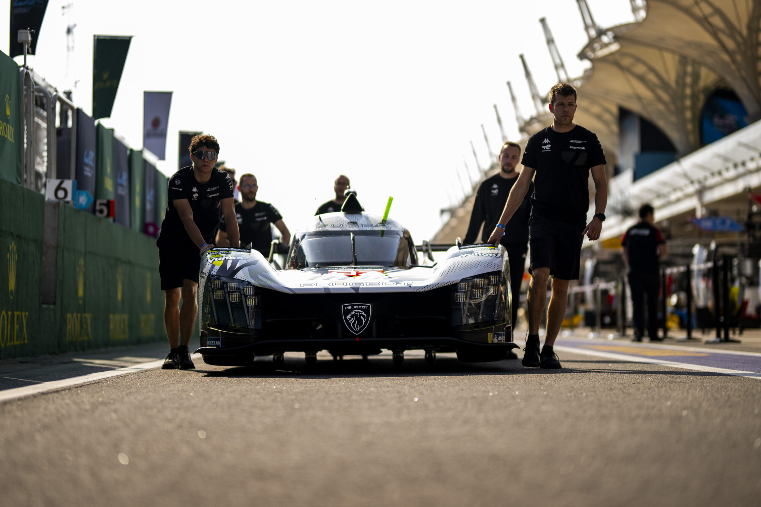 Na papíře nejslibnější víkend pro Peugeot, bez svých nejsilnějších pilotů