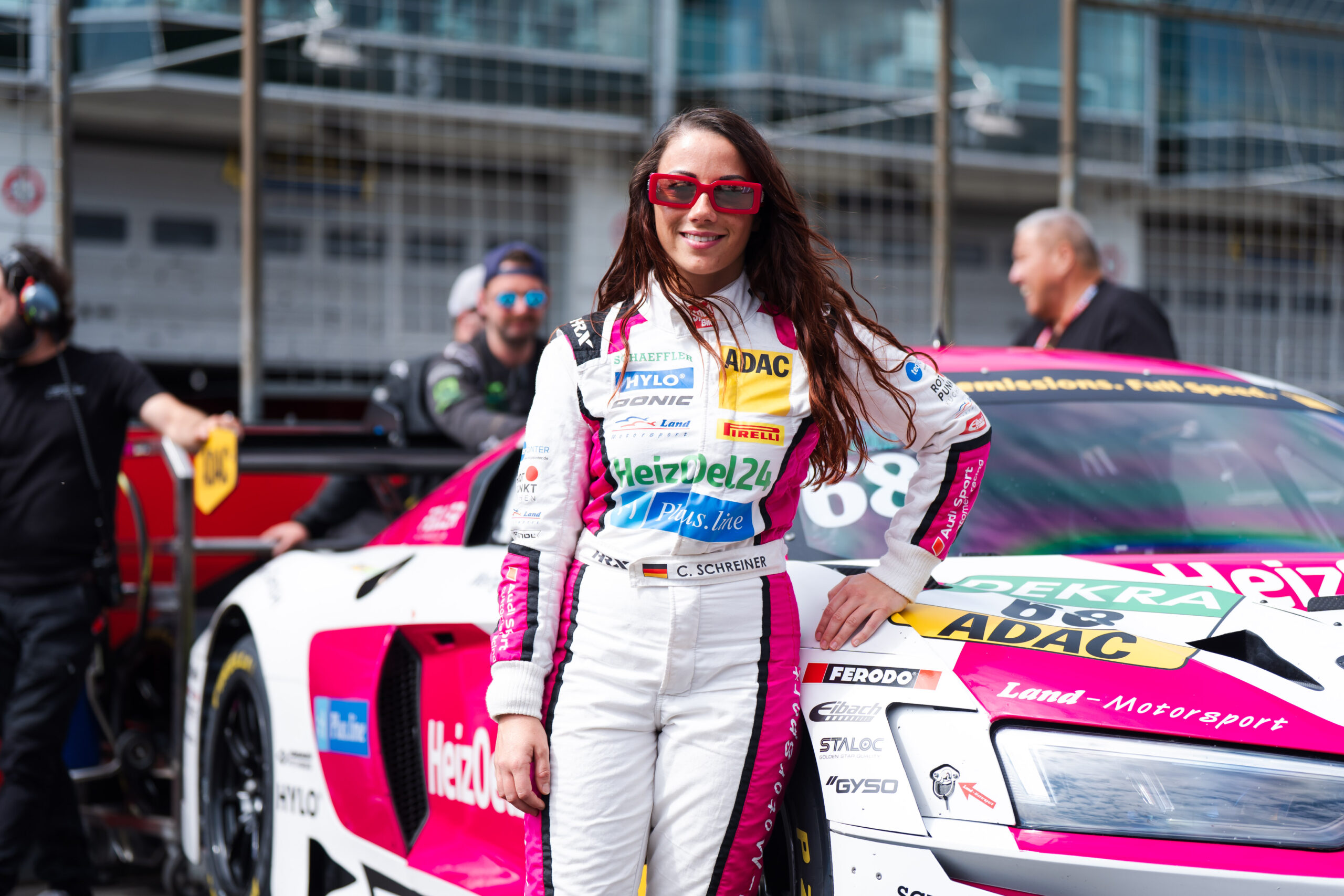 Carrie Schreiner povyšuje: Závodnice absolvuje celou sezónu GT World Challenge Europe a je ambasadorkou týmu Audi F1