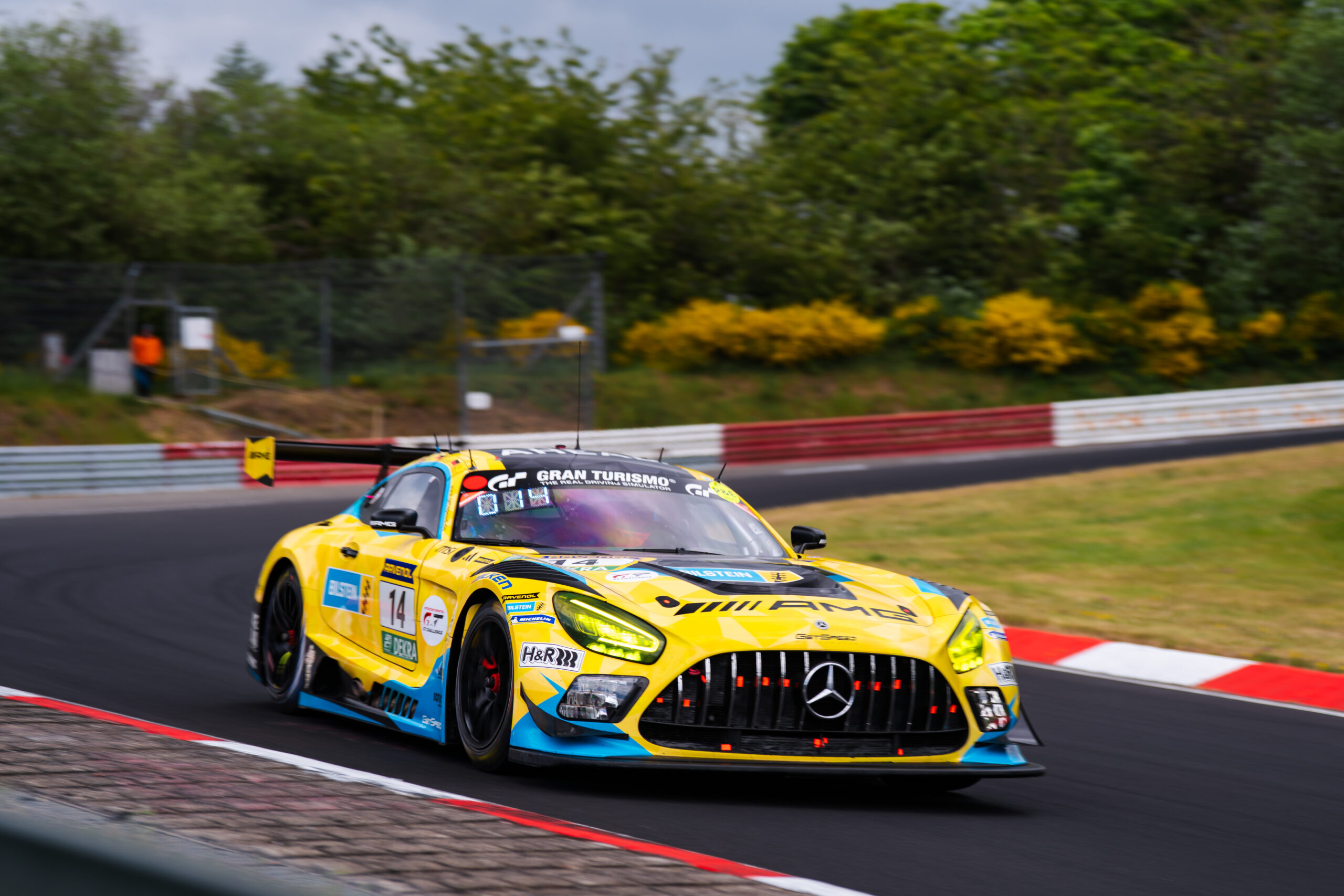 Mercedes usiluje o třetí celkové vítězství ve 24hodinovém závodě na Nürburgringu