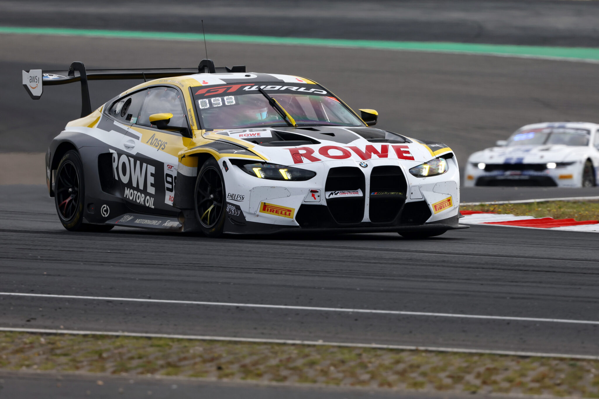BMW ROWE Racing #98 vítězí na Nürburgringu