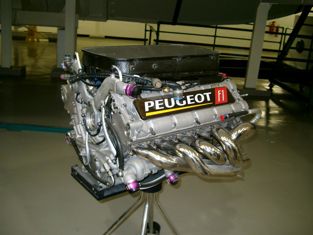 Jean Todt stál za vstupem Peugeotu do formule 1, nakonec ale odešel k Ferrari