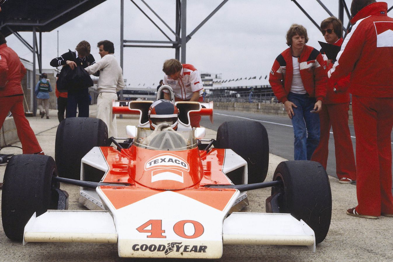 James Hunt byl za vstupem Gillese Villeneuva do formule 1, McLaren o závodníka ale moc nestál