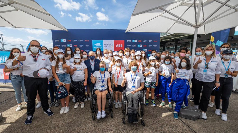 FIA Girls on Track: Mladé slečny na cestě za prací v motorsportu
