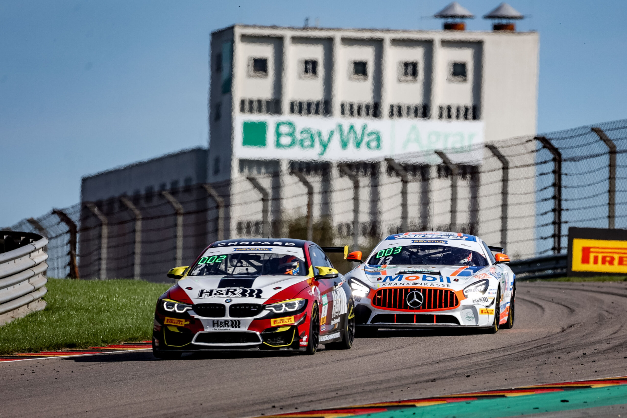 ADAC GT4 Germany na Sachsenringu: Piana/Schrey jsou zase nejrychlejší