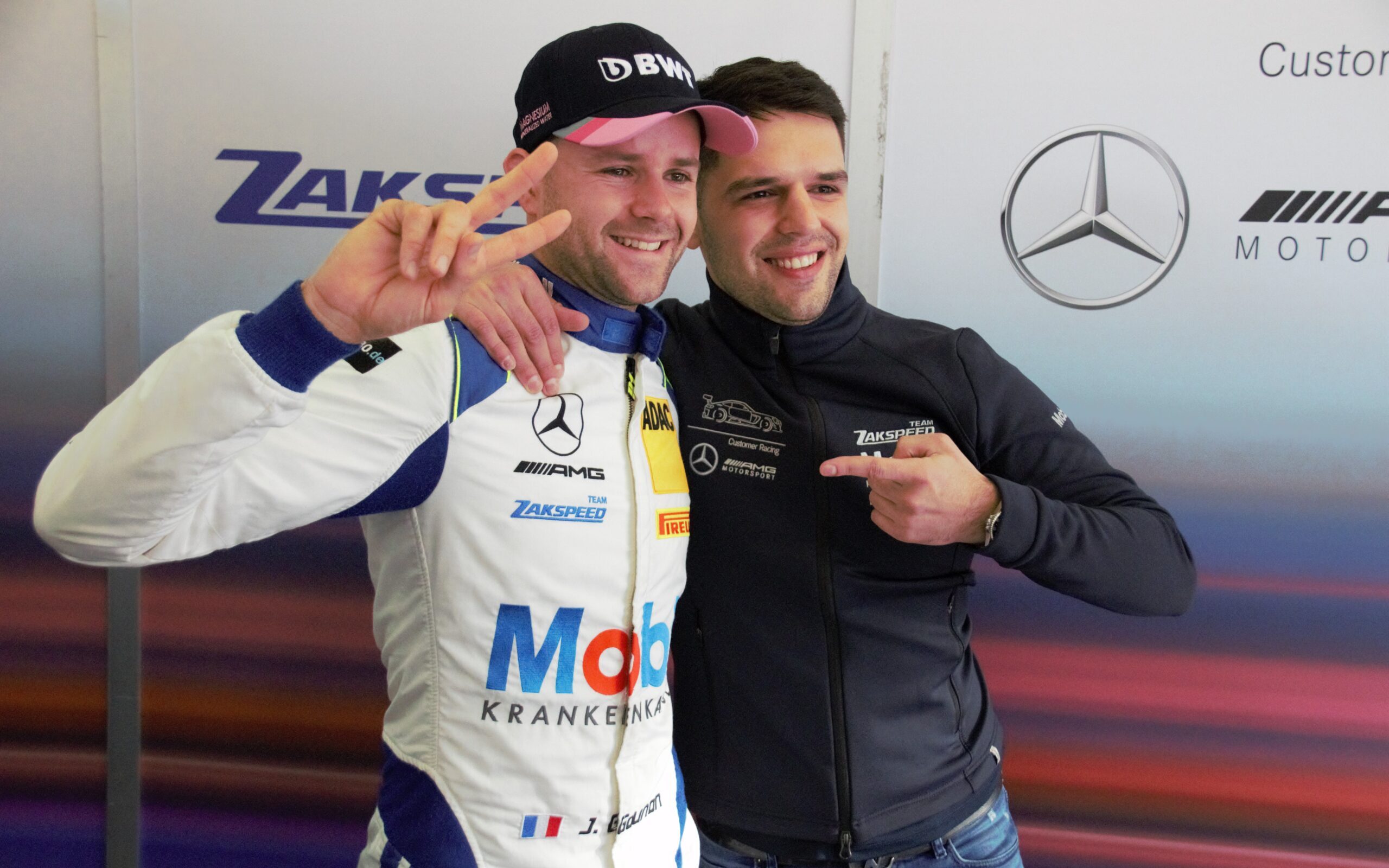 ADAC GT Masters na Sachsenringu: Walilko/Gounon získávají druhé vítězství