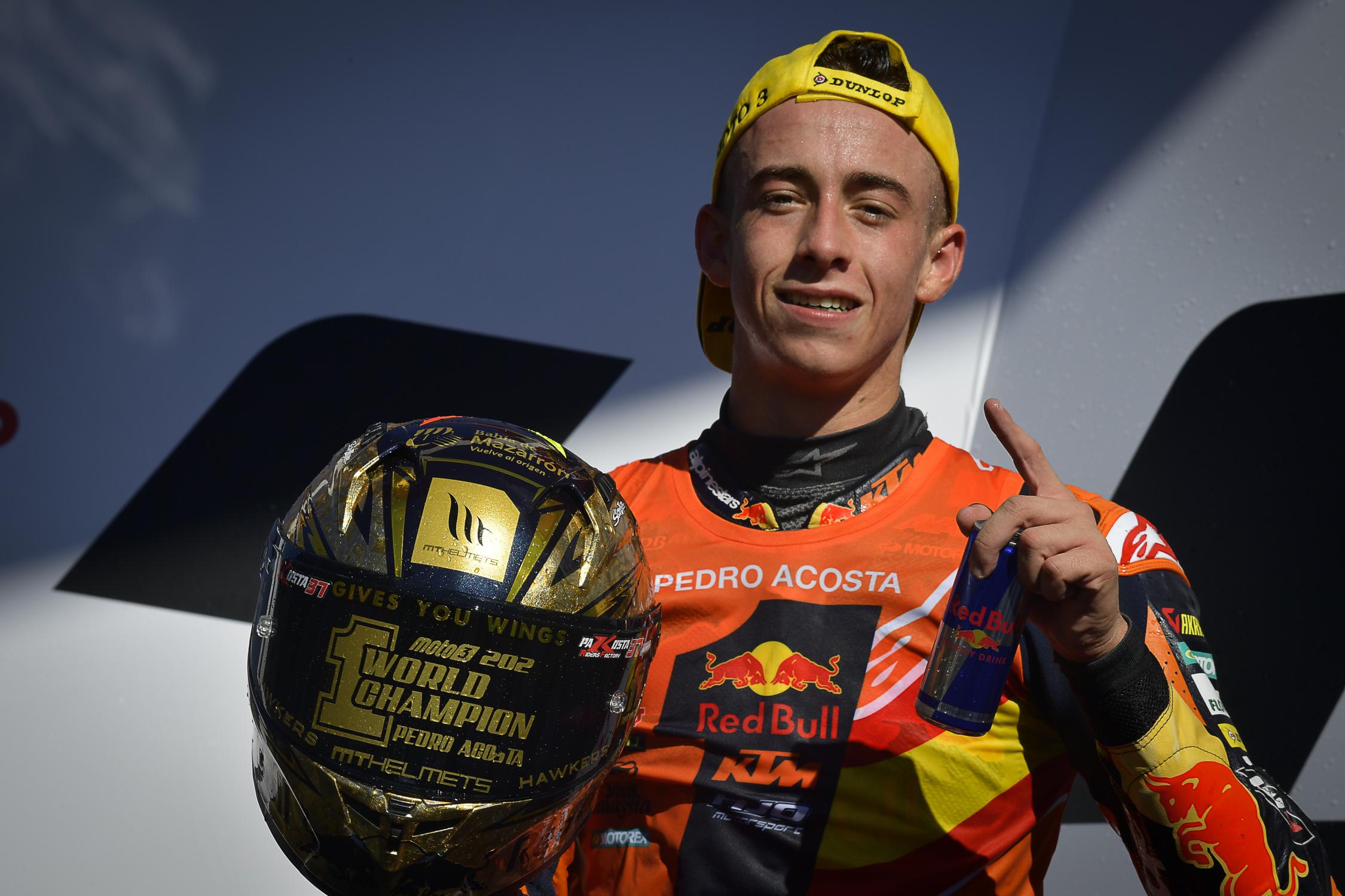 Pedro Acosta jako první nováček v Moto3 získal titul mistra světa
