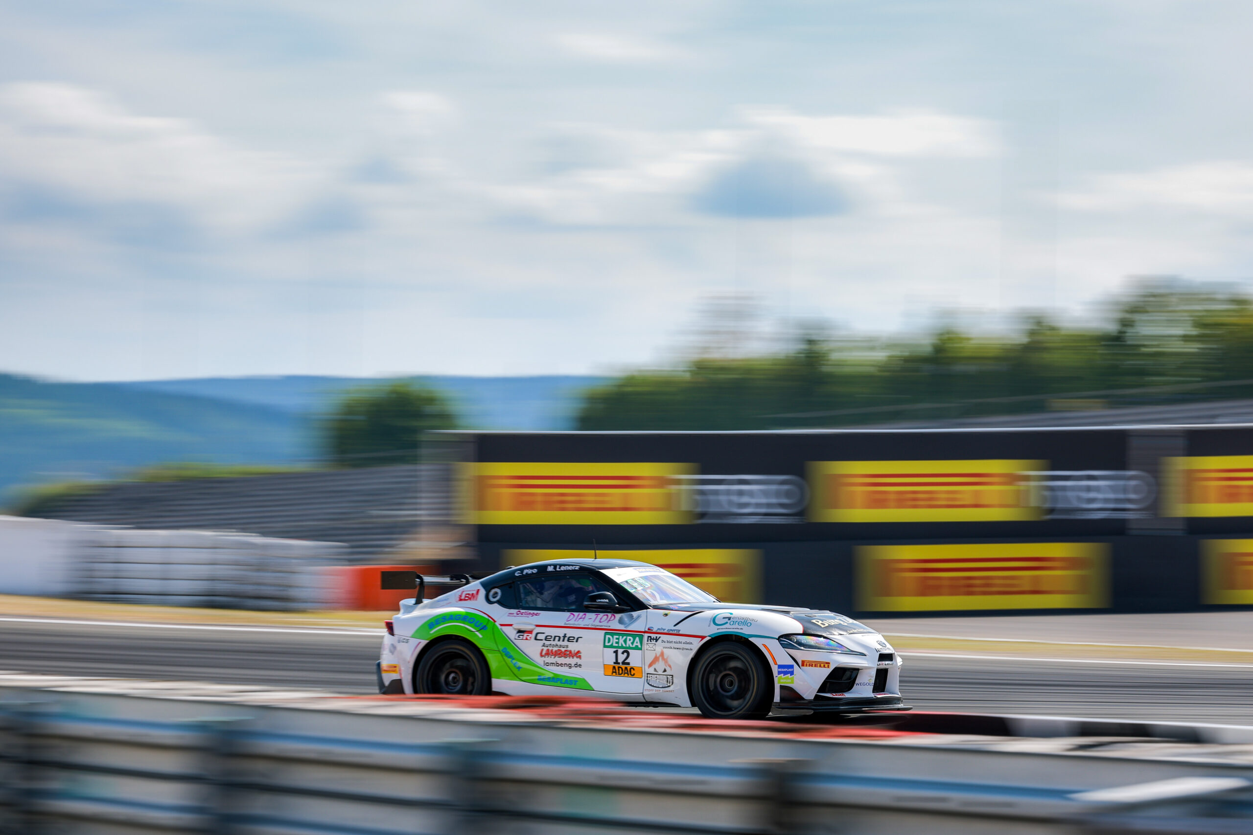 Lenerz a Piro vítězí poprvé v ADAC GT4 Germany