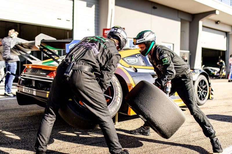 Pneumatiky Pirelli frustrují jezdce ADAC GT Masters