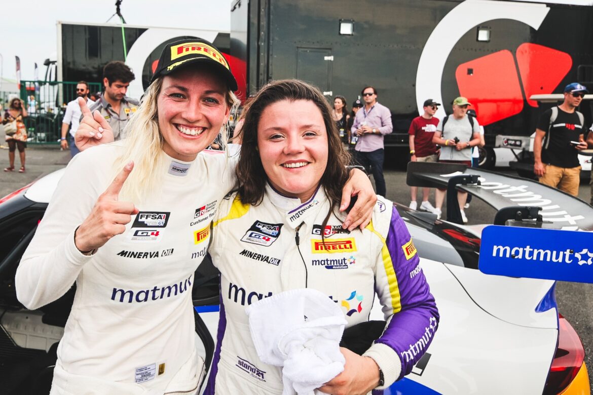 Gabriela Jílková a Lucile Cypriano berou opět dvojité stupně vítězů v GT4 France