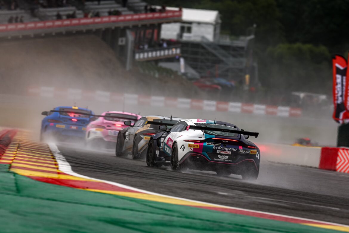 GT4 European Series má za sebou deštivý závod ve Spa